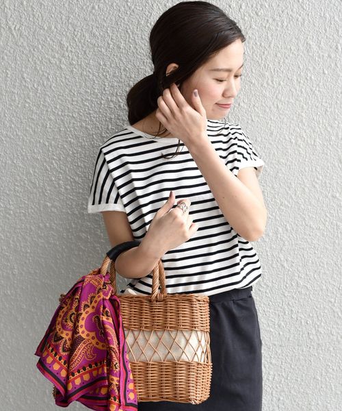 SHIPS Days(シップスデイズ)の「SHIPS Days STANDARD: ソフトコットン TEE (ボーダー)(Tシャツ/カットソー・レディース・ホワイト/ピンク/ダークオリーブ/ネイビー・M~L/S~M)」の2枚目の写真