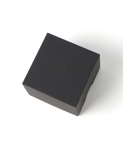 TOM WOOD（トムウッド）の「TOMWOOD リング（TOMWOOD Cushion Black Onyx）（リング・メンズ・ブラック・60/58/62）」の4枚目の写真