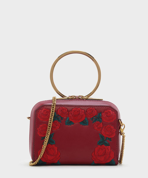 CHARLES & KEITH(チャールズ & キース)の「ローズエンブロイダリースリングバッグ / ROSE EMBROIDERY SLING BAG(ショルダーバッグ・レディース・ブラック/レッド・S)」の2枚目の写真