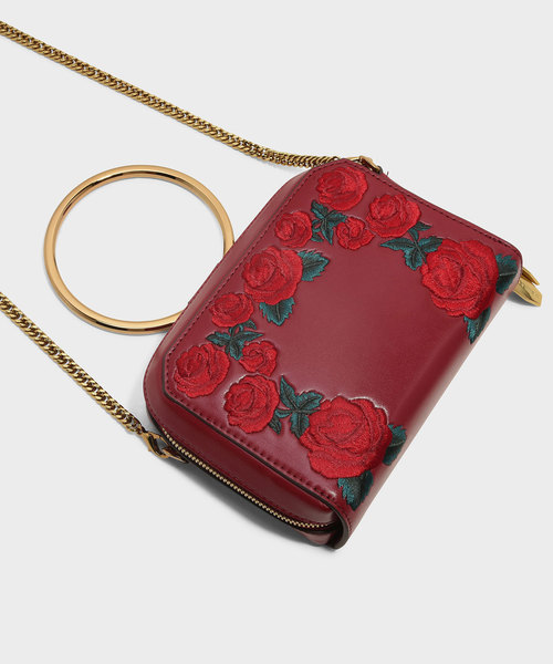 CHARLES & KEITH(チャールズ & キース)の「ローズエンブロイダリースリングバッグ / ROSE EMBROIDERY SLING BAG(ショルダーバッグ・レディース・ブラック/レッド・S)」の7枚目の写真