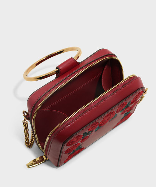CHARLES & KEITH(チャールズ & キース)の「ローズエンブロイダリースリングバッグ / ROSE EMBROIDERY SLING BAG(ショルダーバッグ・レディース・ブラック/レッド・S)」の9枚目の写真