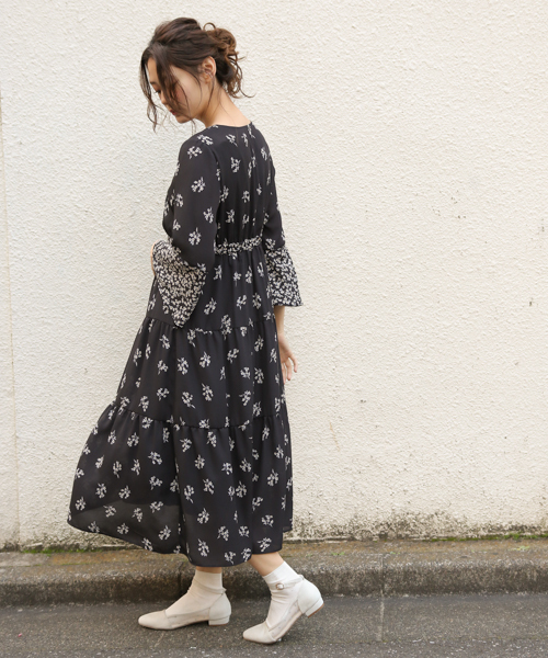 PAGEBOY(ページボーイ)の「パッチワーク花柄ワンピース(ワンピース・レディース・ホワイト系その他/イエロー系その他/ブラック系その他・FREE)」の5枚目の写真