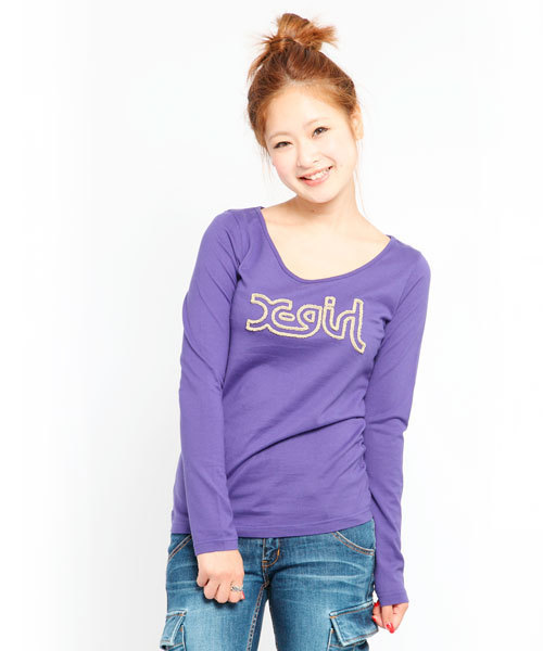 X-girl(エックスガール)の「SPARKLING LOGO L/S TEE(Tシャツ/カットソー・レディース・ホワイト/ブラック/アッシュグレー/パープル・1/2)」の4枚目の写真