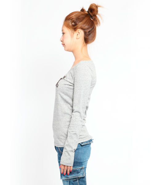 X-girl(エックスガール)の「SPARKLING LOGO L/S TEE(Tシャツ/カットソー・レディース・ホワイト/ブラック/アッシュグレー/パープル・1/2)」の5枚目の写真