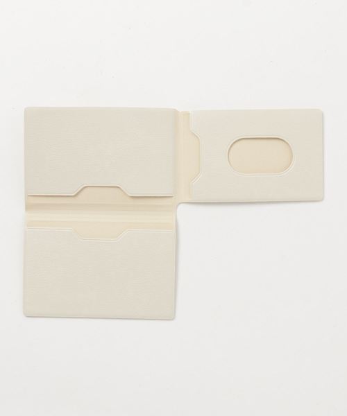 HIGHTIDE（ハイタイド）の「classic クラシック パス&カードケース 名刺 定期入れ 二つ折り（パスケース・レディース・ブラック/ネイビー/ブラウン/レッド/グリーン/アイボリー/ホワイト・FREE）」の9枚目の写真