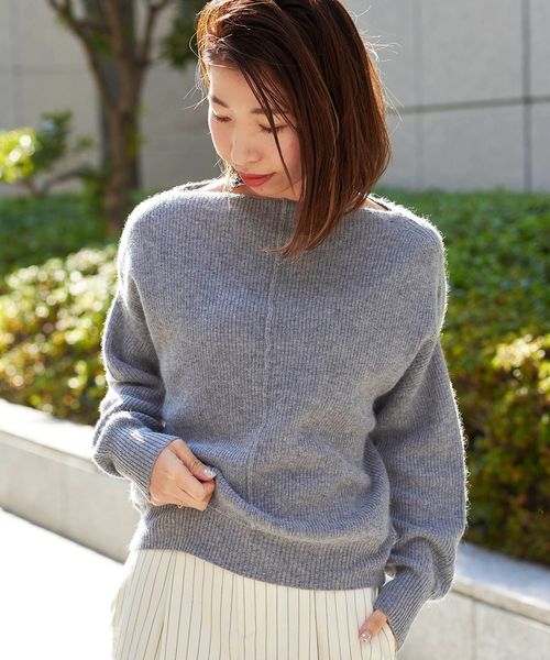 le.coeur blanc（ルクールブラン）の「アンゴラ混ボートネック片畦ニット（ニット/セーター・レディース・ベージュ/ブラウン/ラベンダー/チャコールグレー・38）」の17枚目の写真