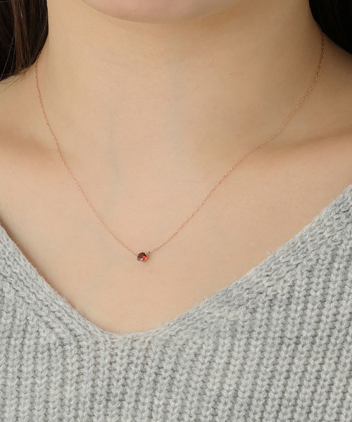 ESTELLE（エステール）の「1月誕生石 K18 ピンクゴールド ガーネット ネックレス ESTELLE/エステール WEB限定（ネックレス・レディース・ピンクゴールド・40cm）」の6枚目の写真