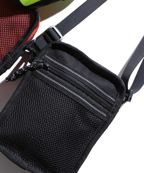 WEGO(ウィゴー)の「WEGO/パイピングミニショルダーバッグ(ショルダーバッグ・メンズ・ブラック/イエロー/オレンジ・FREE)」の2枚目の写真