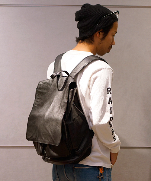 And A（アンドエー）の「レザーフロントリュック（バックパック/リュック・メンズ・ブラック/ブラウン・FREE）」の2枚目の写真