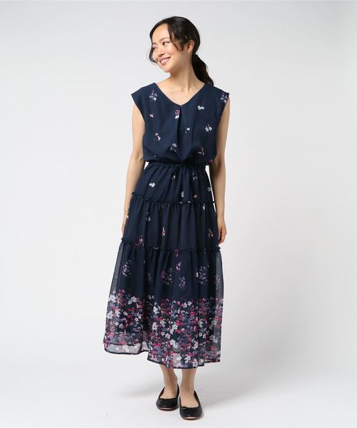 axes femme（アクシーズファム）の「花柄ティアードノースリワンピ
