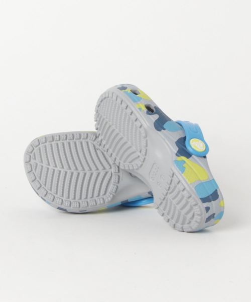 crocs(クロックス)の「クロックス Classic Seasonal Grphc Clg K Light Grey(スリッポン・キッズ・ライトグレー・16.5cm/17.5cm/18.5cm/15.5cm/19.5cm/20.0cm/21.0cm)」の2枚目の写真