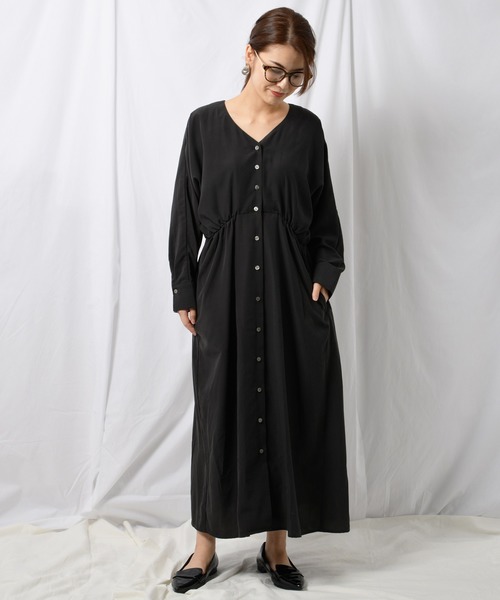 Ambre Neige(アンブルネージュ)の「ギャザーロングワンピース【WEB/EC限定商品】(ワンピース・レディース・チャコールグレー/ベージュ/ネイビー・FREE)」の4枚目の写真