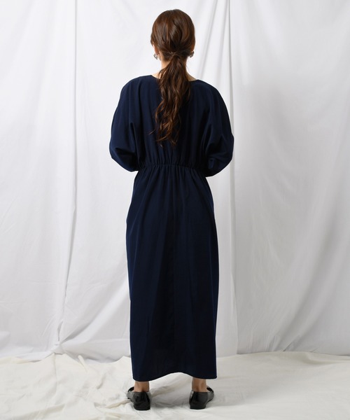 Ambre Neige(アンブルネージュ)の「ギャザーロングワンピース【WEB/EC限定商品】(ワンピース・レディース・チャコールグレー/ベージュ/ネイビー・FREE)」の13枚目の写真