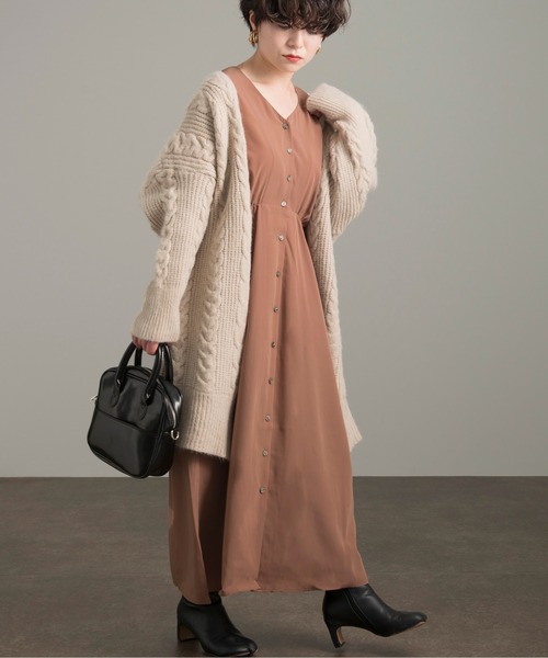 Ambre Neige(アンブルネージュ)の「ギャザーロングワンピース【WEB/EC限定商品】(ワンピース・レディース・チャコールグレー/ベージュ/ネイビー・FREE)」の17枚目の写真