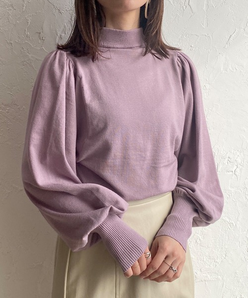 She's Closet(シーズクローゼット)の「モックネックバルーンスリーブショート丈ニット(ニット/セーター・レディース・アイボリー/パープル/ブラック・FREE)」の2枚目の写真