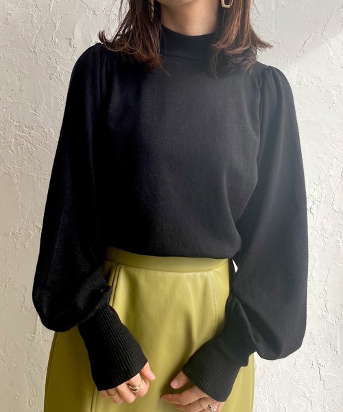 She's Closet(シーズクローゼット)の「モックネックバルーンスリーブショート丈ニット(ニット/セーター・レディース・アイボリー/パープル/ブラック・FREE)」の3枚目の写真