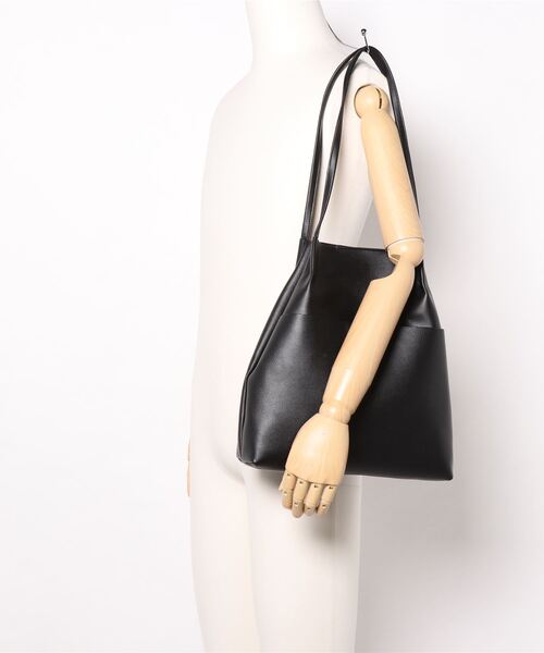 Te chichi TERRASSE（テチチテラス）の「フェイクレザートートバッグ（トートバッグ・レディース・ブラック/オフホワイト/グリーン・ﾌﾘ-）」の4枚目の写真