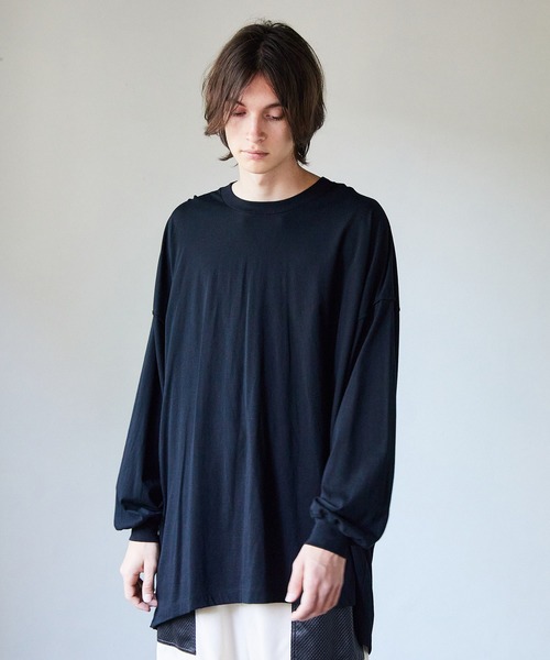 UNITED TOKYO（ユナイテッドトウキョウ）の「ステップバックオーバーサイズロンT（Tシャツ/カットソー・メンズ・オフホワイト/ブラック/アイボリー/ピンク・1/2）」の3枚目の写真