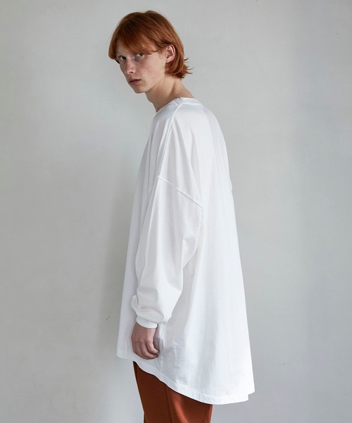 UNITED TOKYO（ユナイテッドトウキョウ）の「ステップバックオーバーサイズロンT（Tシャツ/カットソー・メンズ・オフホワイト/ブラック/アイボリー/ピンク・1/2）」の18枚目の写真