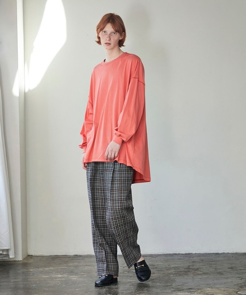 UNITED TOKYO（ユナイテッドトウキョウ）の「ステップバックオーバーサイズロンT（Tシャツ/カットソー・メンズ・オフホワイト/ブラック/アイボリー/ピンク・1/2）」の15枚目の写真