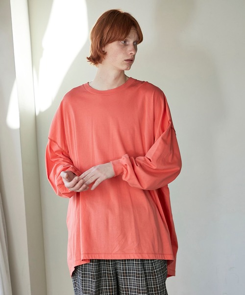 UNITED TOKYO（ユナイテッドトウキョウ）の「ステップバックオーバーサイズロンT（Tシャツ/カットソー・メンズ・オフホワイト/ブラック/アイボリー/ピンク・1/2）」の11枚目の写真