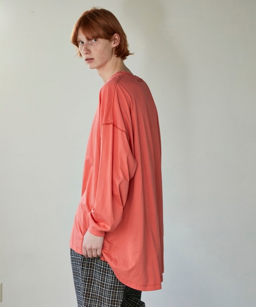 UNITED TOKYO（ユナイテッドトウキョウ）の「ステップバックオーバーサイズロンT（Tシャツ/カットソー・メンズ・オフホワイト/ブラック/アイボリー/ピンク・1/2）」の13枚目の写真