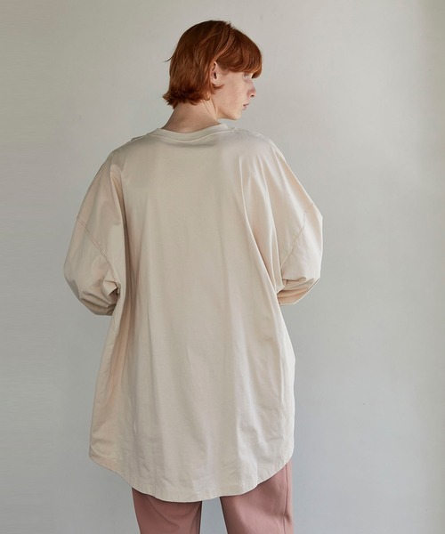 UNITED TOKYO（ユナイテッドトウキョウ）の「ステップバックオーバーサイズロンT（Tシャツ/カットソー・メンズ・オフホワイト/ブラック/アイボリー/ピンク・1/2）」の9枚目の写真