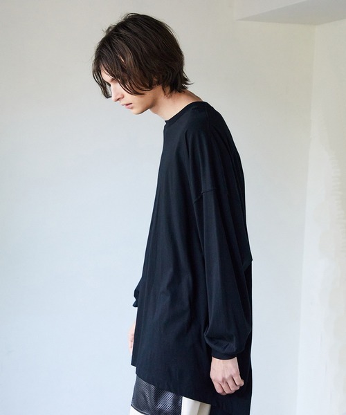 UNITED TOKYO（ユナイテッドトウキョウ）の「ステップバックオーバーサイズロンT（Tシャツ/カットソー・メンズ・オフホワイト/ブラック/アイボリー/ピンク・1/2）」の5枚目の写真