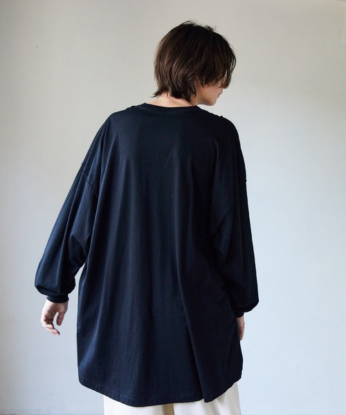 UNITED TOKYO（ユナイテッドトウキョウ）の「ステップバックオーバーサイズロンT（Tシャツ/カットソー・メンズ・オフホワイト/ブラック/アイボリー/ピンク・1/2）」の20枚目の写真