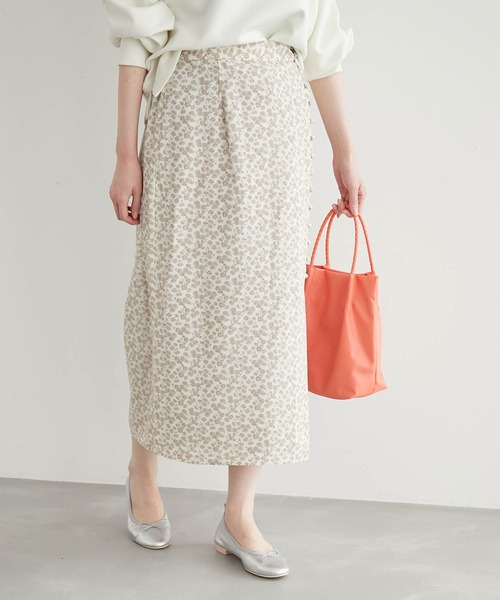 ROPE' PICNIC（ロペピクニック）の「フラワープリントくるみ釦ラップスカート（スカート・レディース・ベージュ/ライトグリーン/ラベンダー・36/38）」の2枚目の写真