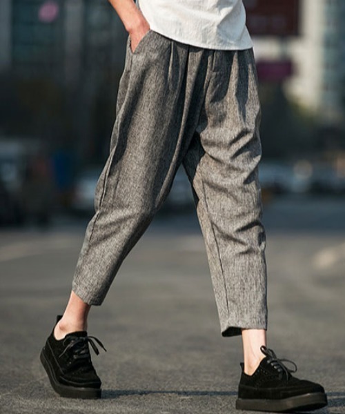 KOR（ケーオーアール）の「８分丈ルーズテーパードパンツ（その他パンツ・メンズ・ブラック/グレー・M/L/XL）」の2枚目の写真