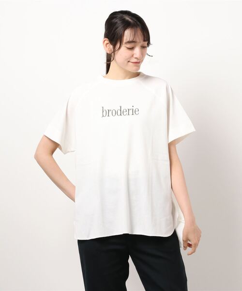 Samansa Mos2（サマンサ モスモス）の「スタンドネック刺繍ロゴTシャツ（シャツ/ブラウス・レディース・ベージュ/パープル/オフホワイト・ﾌﾘ-）」の2枚目の写真