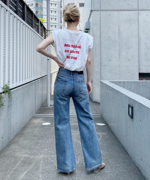 SPIRALGIRL(スパイラルガール)の「肩パット入りバックプリントノースリーブトップス(Tシャツ/カットソー・レディース・ブラック/オフホワイト・FREE)」の3枚目の写真
