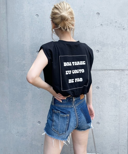 SPIRALGIRL(スパイラルガール)の「肩パット入りバックプリントノースリーブトップス(Tシャツ/カットソー・レディース・ブラック/オフホワイト・FREE)」の4枚目の写真