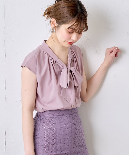 natural couture(ナチュラルクチュール)の「前後2WAYノースリーブビッグボータイブラウス(シャツ/ブラウス・レディース・オフホワイト/モカ/サックスブルー/ラベンダー/その他1/その他2・FREE)」の4枚目の写真