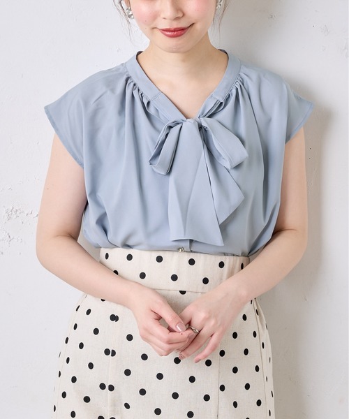natural couture(ナチュラルクチュール)の「前後2WAYノースリーブビッグボータイブラウス(シャツ/ブラウス・レディース・オフホワイト/モカ/サックスブルー/ラベンダー/その他1/その他2・FREE)」の3枚目の写真