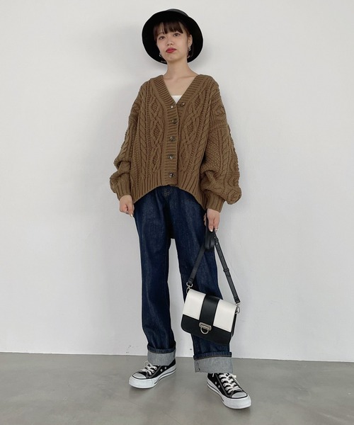 PAGEBOY（ページボーイ）の「ケーブルVネックカーディガン（ニット/セーター・レディース・オフホワイト/ブラック/ブラウン系その他/グレイッシュベージュ・FREE）」の6枚目の写真