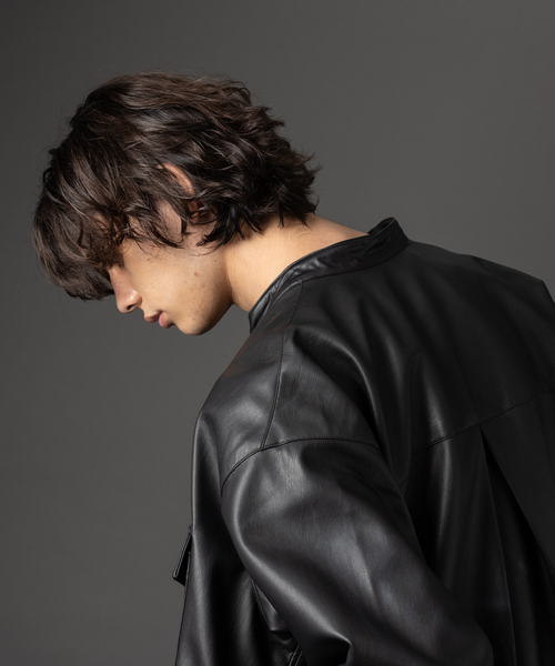 MYSELF ABAHOUSE（マイセルフアバハウス）の「【MYSELF ABAHOUSE】ネオレザー バンドカラー シャツ（シャツ/ブラウス・メンズ・ブラック/グレイッシュベージュ・48/46）」の8枚目の写真