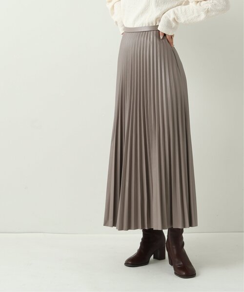 RAY CASSIN（レイカズン）の「フェイクレザープリーツスカート（スカート・レディース・ブラウン/グレイッシュベージュ/ブラック・FREE）」の3枚目の写真