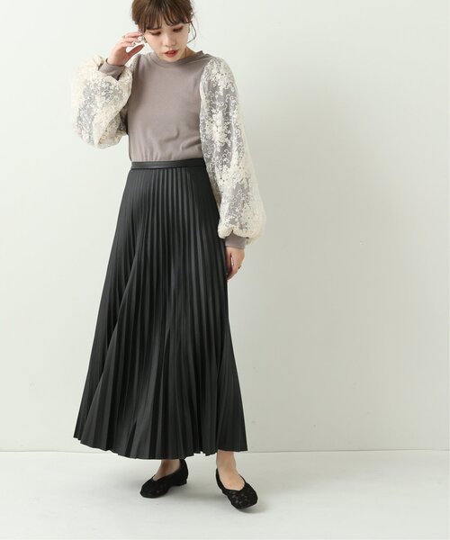 RAY CASSIN（レイカズン）の「フェイクレザープリーツスカート（スカート・レディース・ブラウン/グレイッシュベージュ/ブラック・FREE）」の5枚目の写真