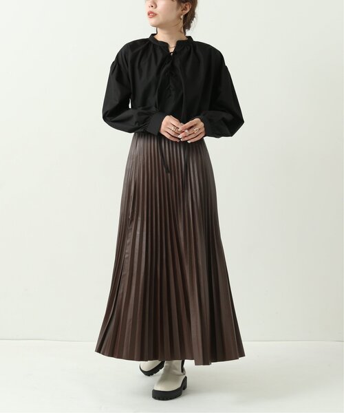 RAY CASSIN（レイカズン）の「フェイクレザープリーツスカート（スカート・レディース・ブラウン/グレイッシュベージュ/ブラック・FREE）」の9枚目の写真