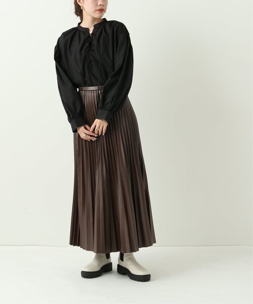RAY CASSIN（レイカズン）の「フェイクレザープリーツスカート（スカート・レディース・ブラウン/グレイッシュベージュ/ブラック・FREE）」の10枚目の写真