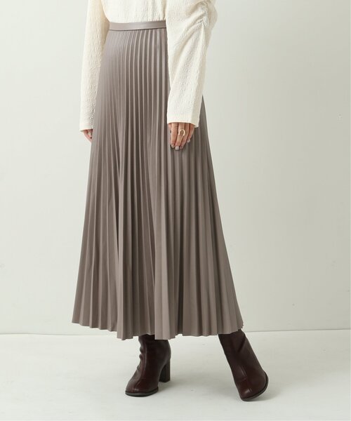 RAY CASSIN（レイカズン）の「フェイクレザープリーツスカート（スカート・レディース・ブラウン/グレイッシュベージュ/ブラック・FREE）」の12枚目の写真