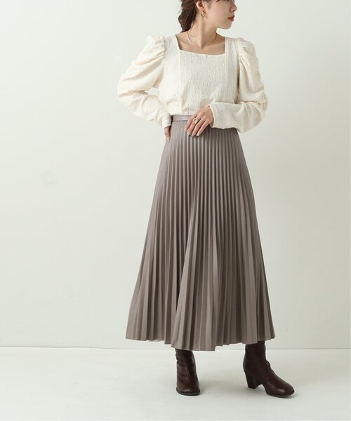 RAY CASSIN（レイカズン）の「フェイクレザープリーツスカート（スカート・レディース・ブラウン/グレイッシュベージュ/ブラック・FREE）」の14枚目の写真