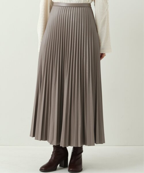 RAY CASSIN（レイカズン）の「フェイクレザープリーツスカート（スカート・レディース・ブラウン/グレイッシュベージュ/ブラック・FREE）」の15枚目の写真