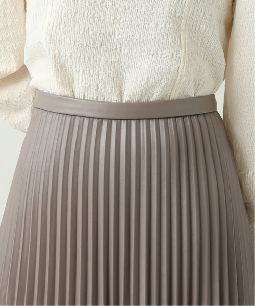 RAY CASSIN（レイカズン）の「フェイクレザープリーツスカート（スカート・レディース・ブラウン/グレイッシュベージュ/ブラック・FREE）」の20枚目の写真