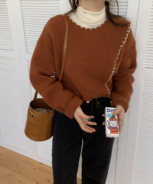 emi+（エミプラス）の「配色ハンドステッチ風ニットトップス（ニット/セーター・レディース・アイボリー/ブラウン/ベージュ/カーキ/ブラック/ブルーグレー・FREE）」の21枚目の写真