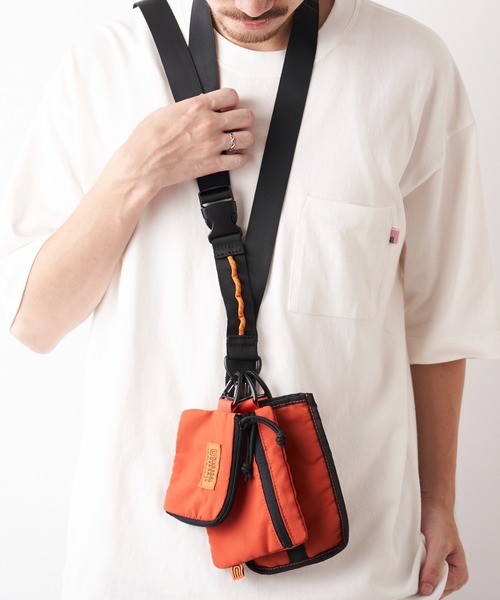UNIVERSAL OVERALL（ユニバーサルオーバーオール）の「【UNIVERSAL OVERALL/ユニバーサルオーバーオール】別注マルチストラップショルダー（ショルダーバッグ・メンズ・ブラック/パープル/ブラウン/カーキ/オレンジ・ONE SIZE）」の5枚目の写真