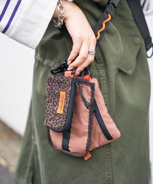 UNIVERSAL OVERALL（ユニバーサルオーバーオール）の「【UNIVERSAL OVERALL/ユニバーサルオーバーオール】別注マルチストラップショルダー（ショルダーバッグ・メンズ・ブラック/パープル/ブラウン/カーキ/オレンジ・ONE SIZE）」の14枚目の写真
