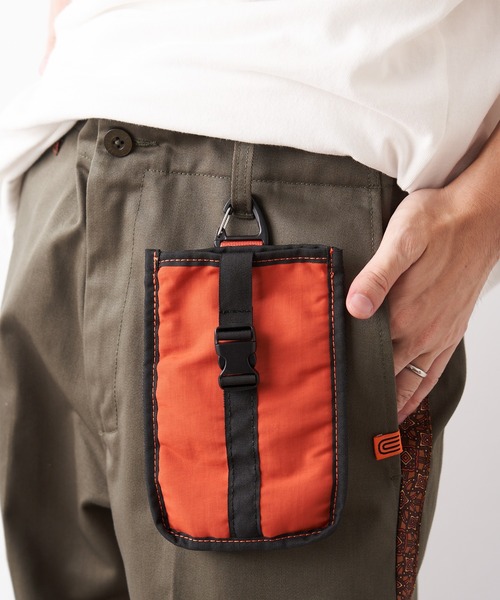 UNIVERSAL OVERALL（ユニバーサルオーバーオール）の「【UNIVERSAL OVERALL/ユニバーサルオーバーオール】別注マルチストラップショルダー（ショルダーバッグ・メンズ・ブラック/パープル/ブラウン/カーキ/オレンジ・ONE SIZE）」の22枚目の写真